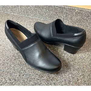 Clarks Collection Womens Sz 9 W Black Leather Heels Slip On Classic Comfort Pump